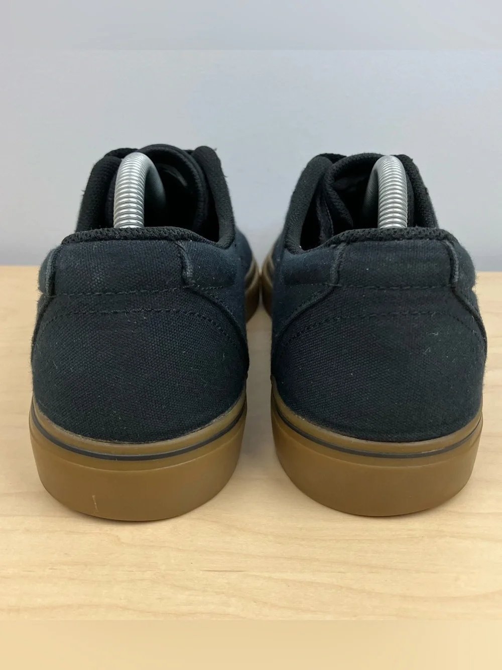 Nike Men’s Size 11.5 SB Clutch Black Canvas Gum Low Top Athletic Skate Shoes